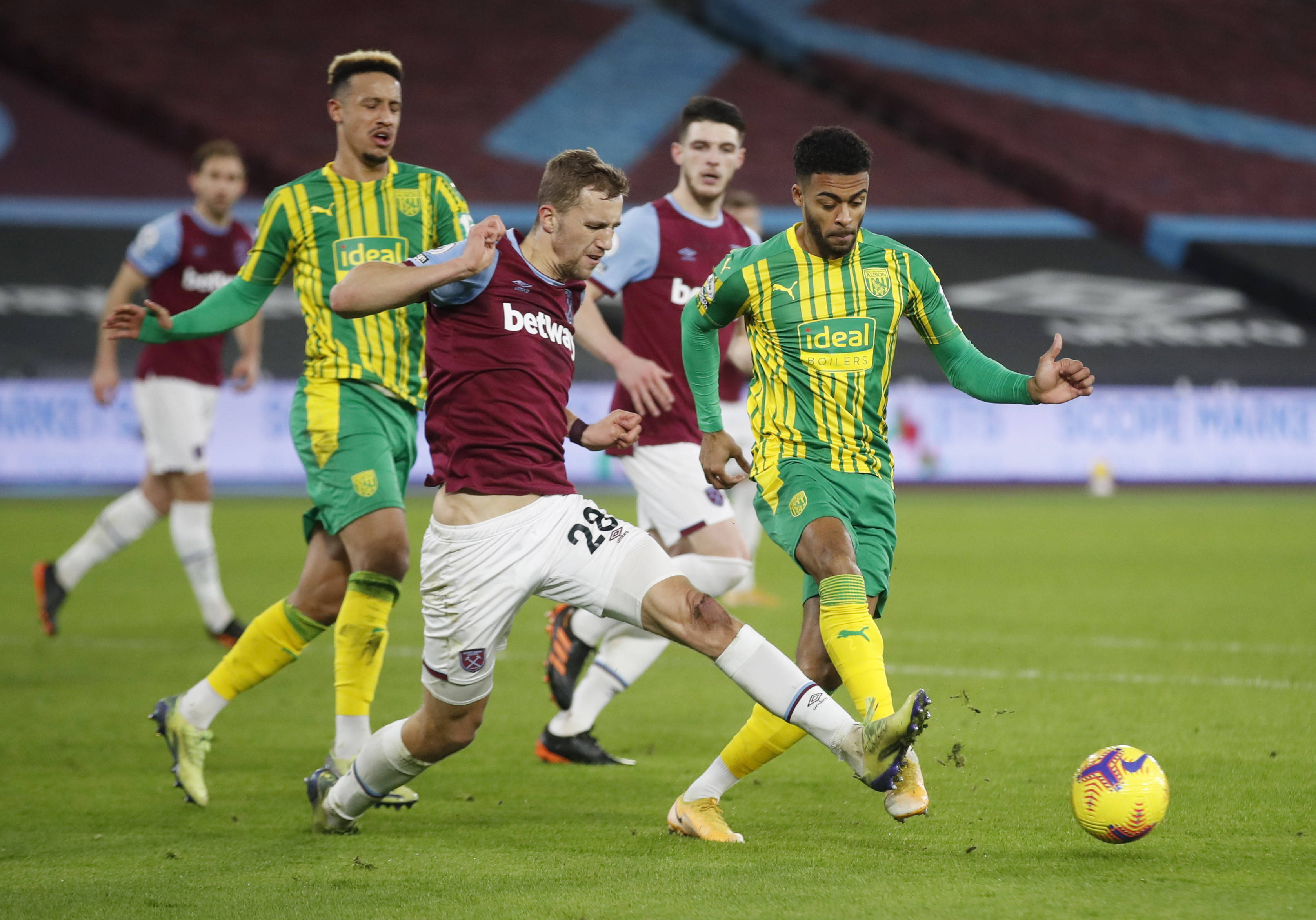 另一位則在 另一位則在